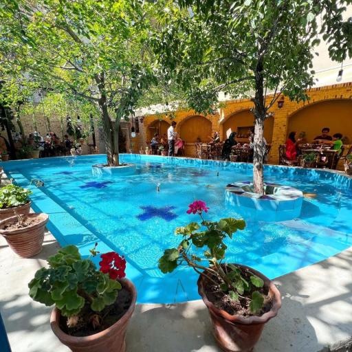 عکس عمارت فردوس