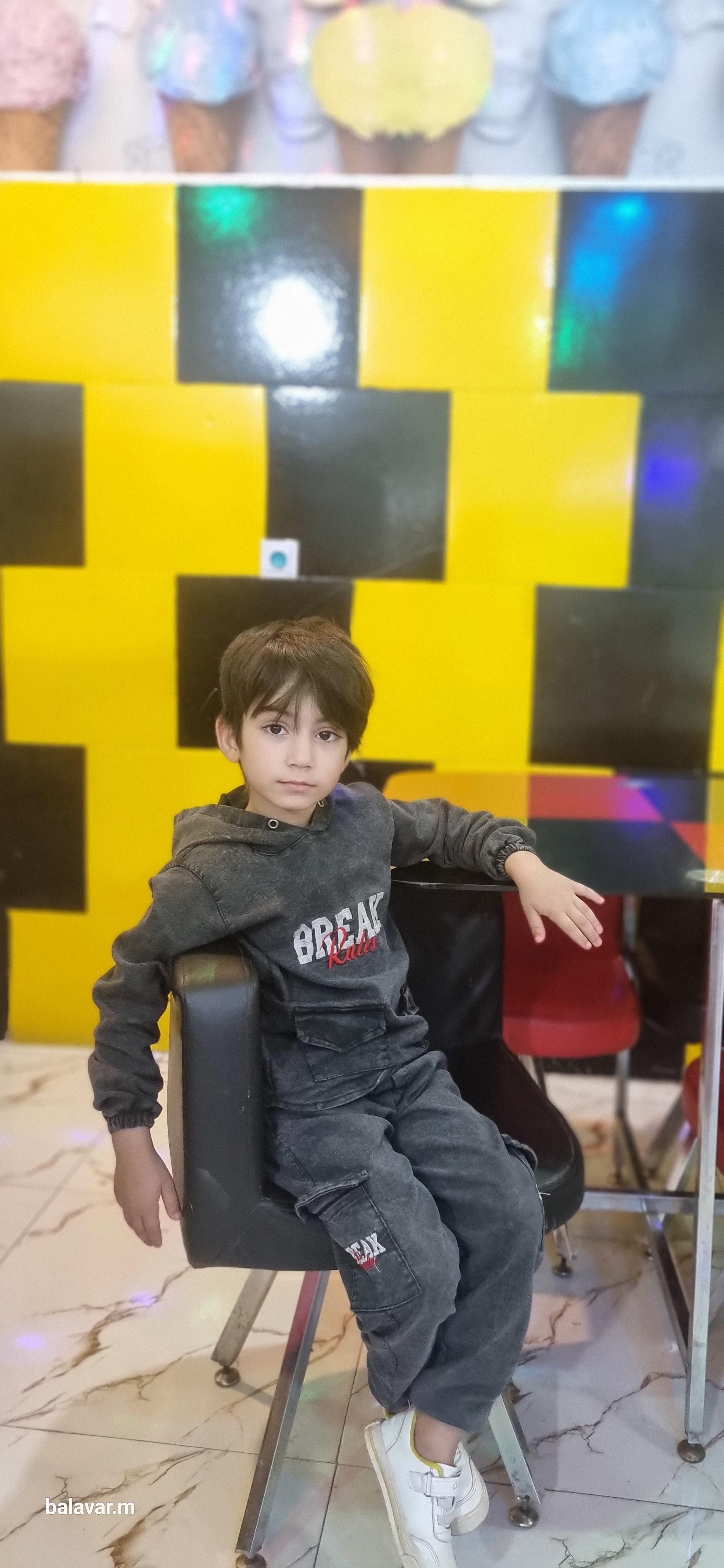 عکس بستنی فروشی تک