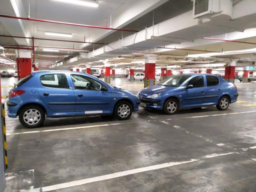 عکس پارکینگ عمومی هایپر استار