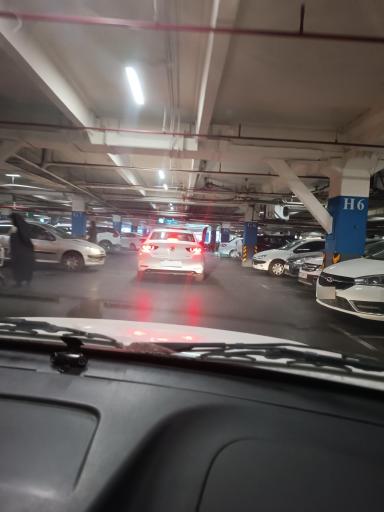 پارکینگ عمومی هایپر استار