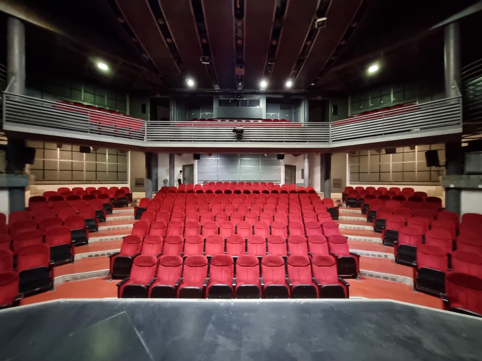 عکس مجتمع فرهنگی هنری استاد فرشچیان