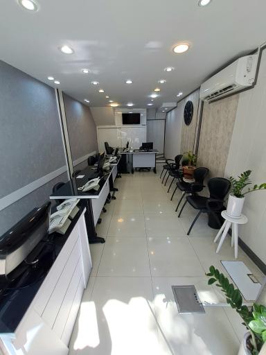 عکس مشاورین املاک امیران