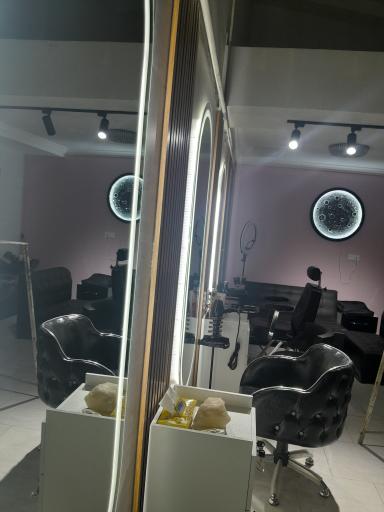 عکس سالن زیبایی رز سفید