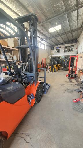 عکس دنیای لیفتراک برقی اصل