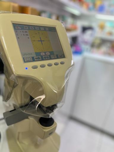 عکس عینک و لنز مرکزی