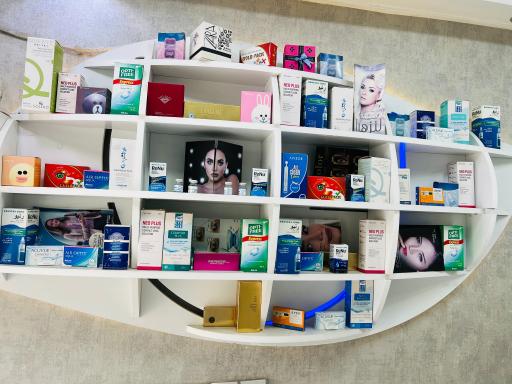 عکس عینک و لنز مرکزی