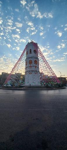 میدان و برج ساعت