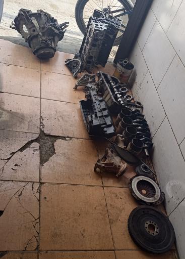 عکس تعمیرگاه مکانیکی و زیروبند سازی چراغی