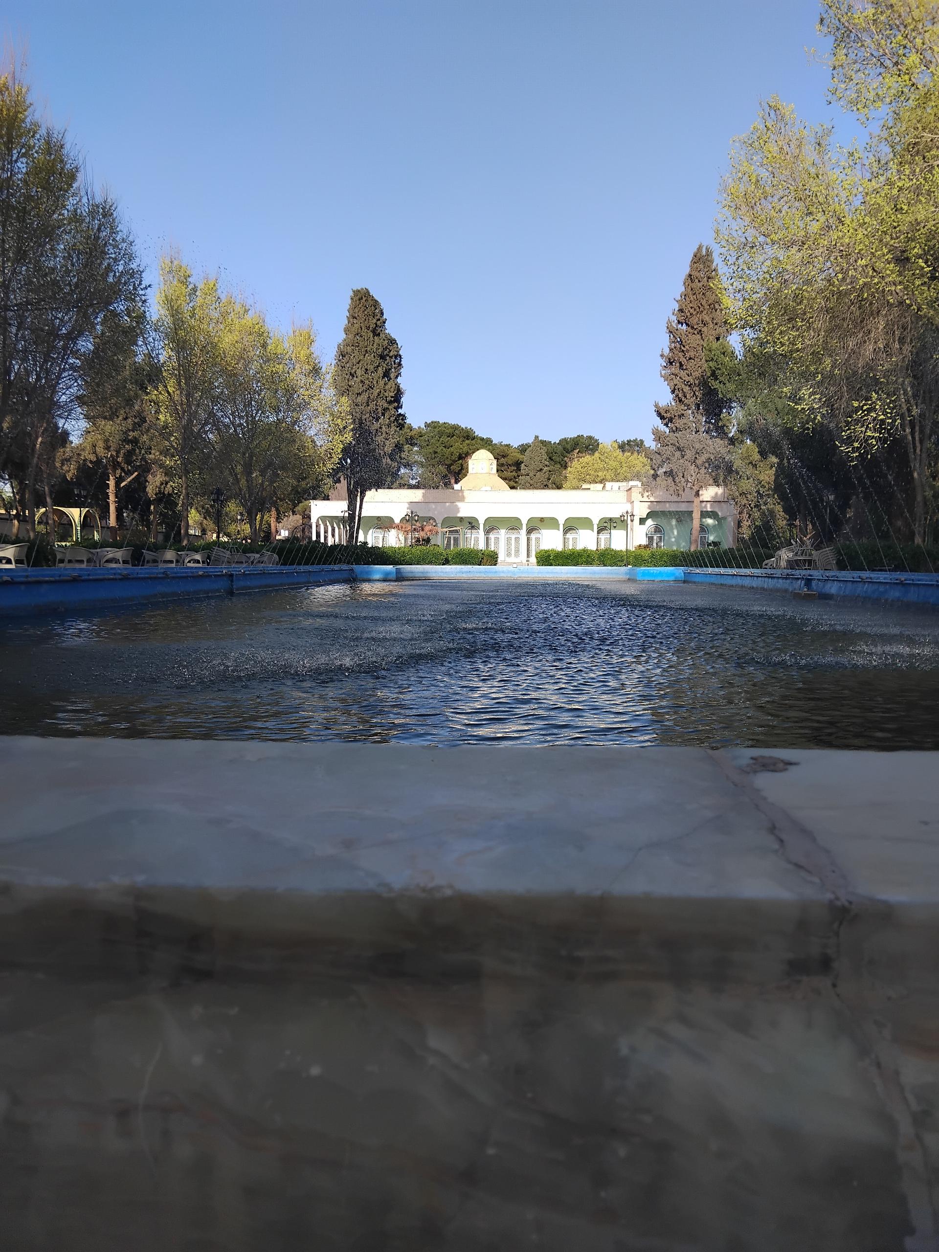 عکس عمارت قصر آینه