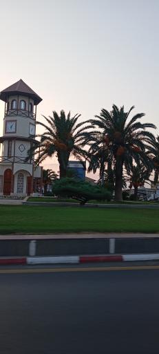 عکس میدان و برج ساعت