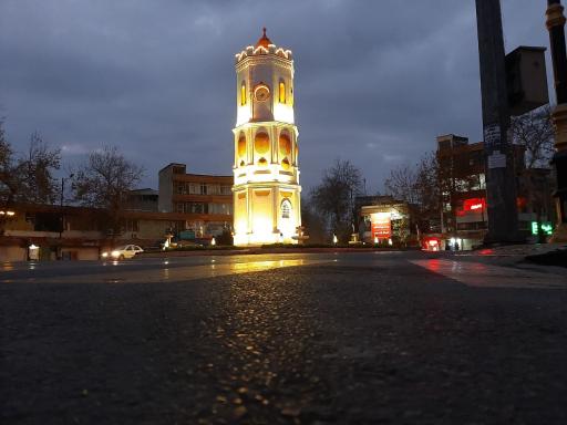 میدان و برج ساعت