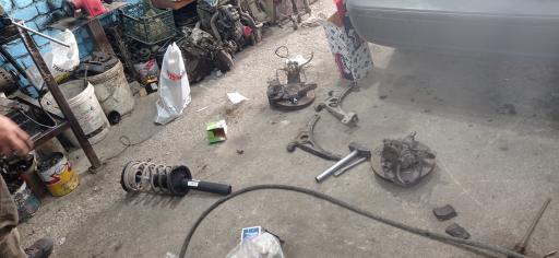 عکس تعمیرگاه مکانیکی و زیروبند سازی چراغی