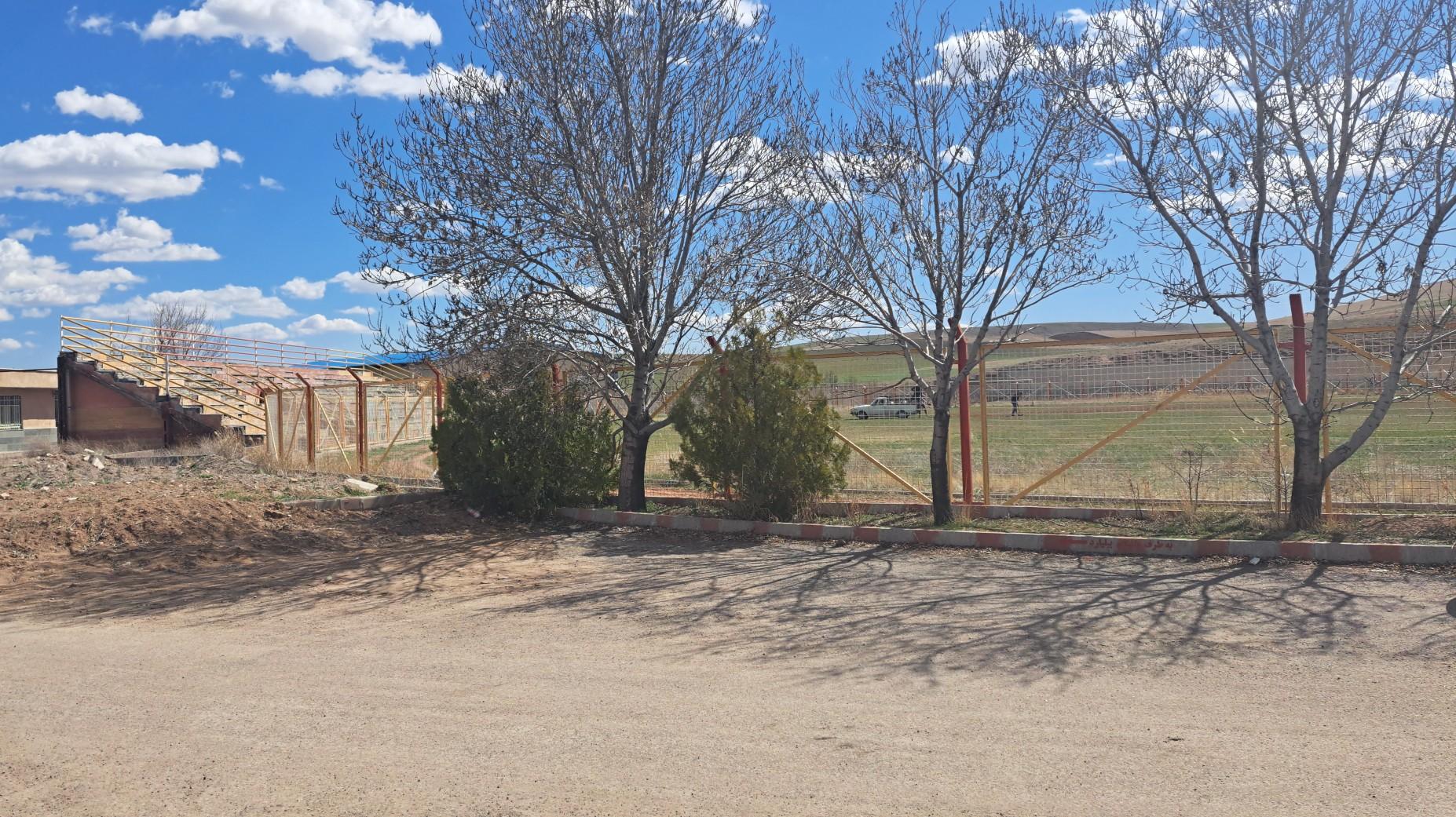 عکس استادیوم دو هزار نفری آزادی هشترود