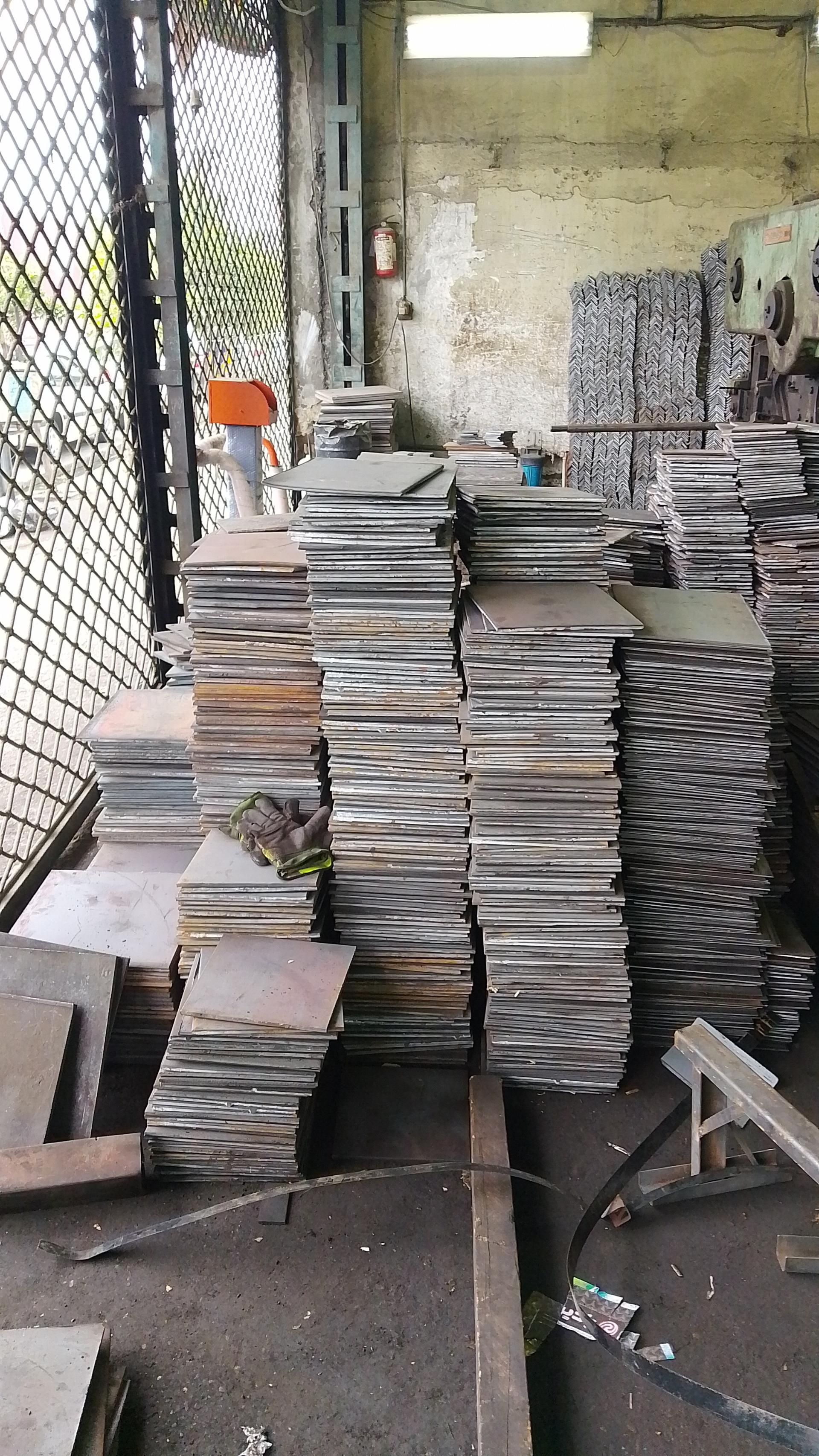 عکس کارگاه صنعتی کریم زاده