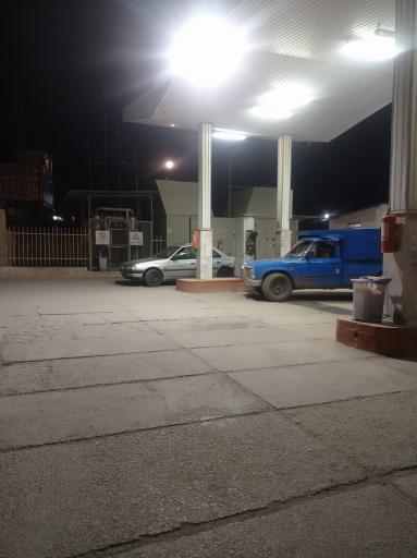 عکس جایگاه سوخت (CNG و بنزین)