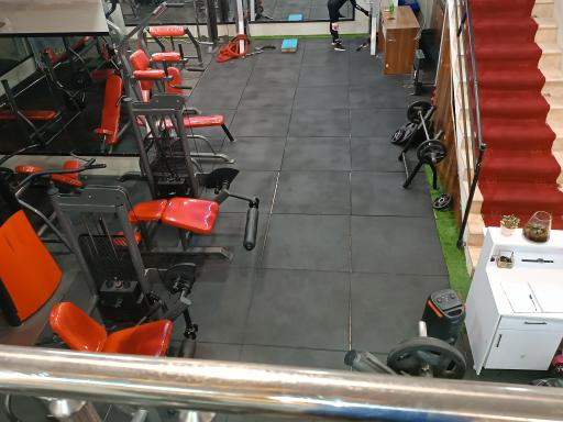 عکس باشگاه بدنسازی بانوان ماهورا