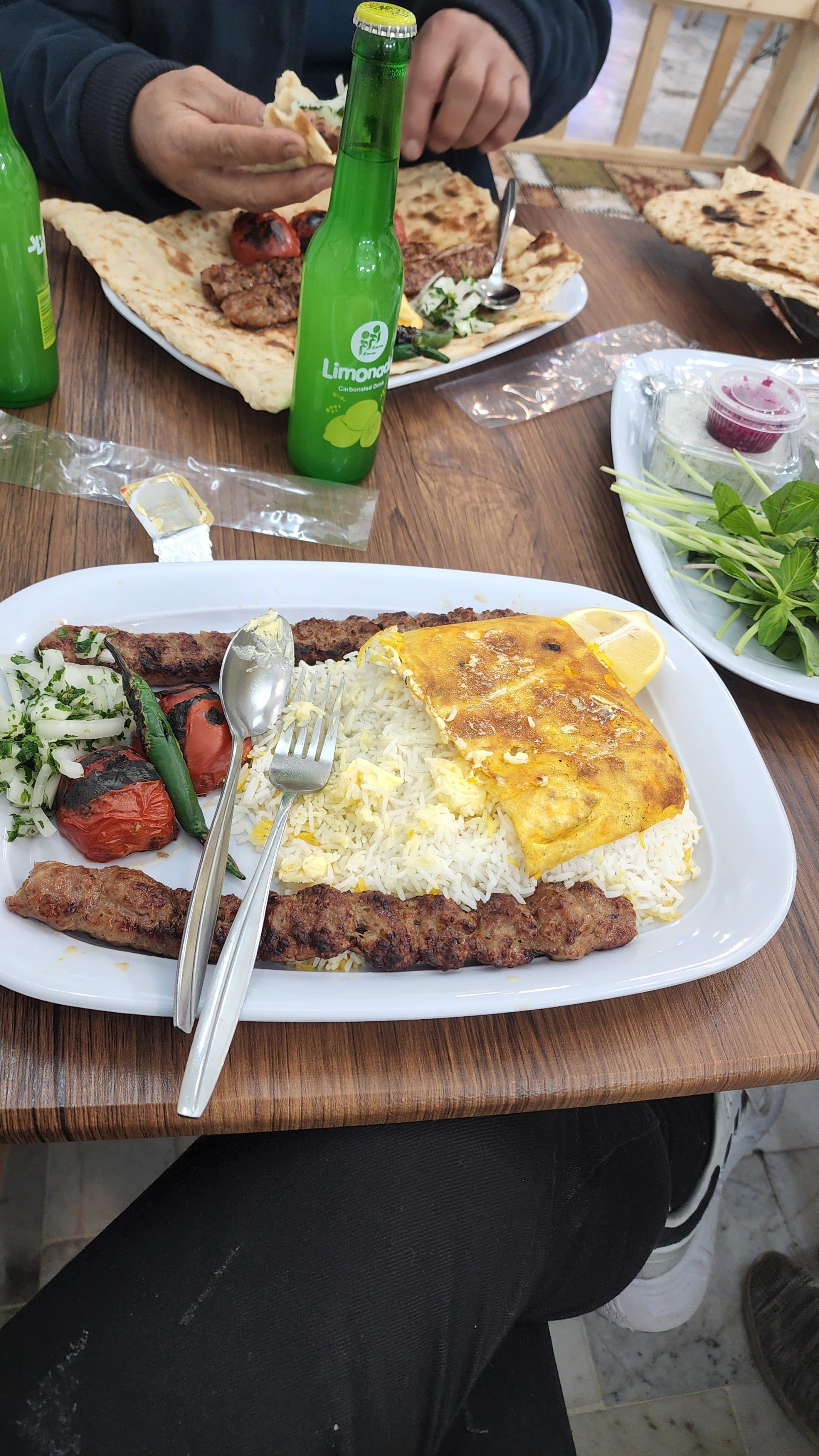 عکس رستوران ناهارخوران کشاورز