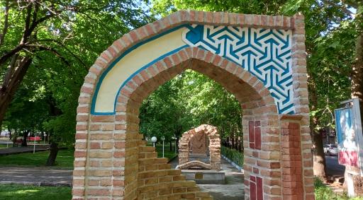 عکس المان‌های آجری مراغه
