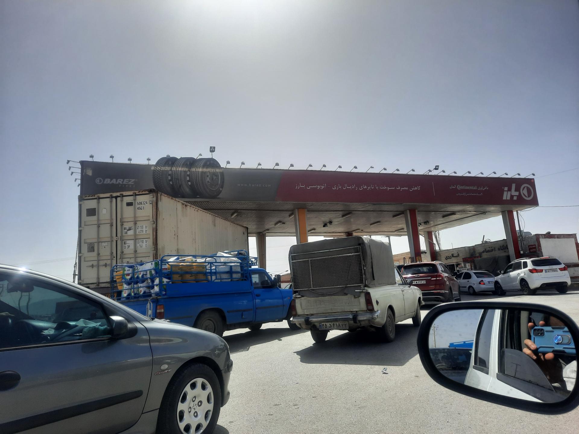 عکس پمپ بنزین ولیعصر