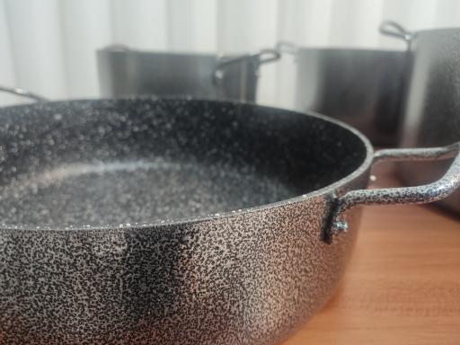 عکس کارگاه بازسازی ظروف نچسب