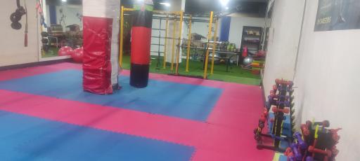 عکس باشگاه رزمی  و کراس فیت  هرولند