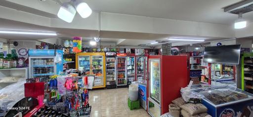 عکس هایپر مارکت قائم