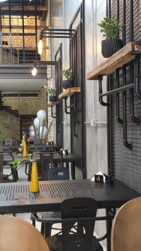 عکس رستوران جوجه طلایی