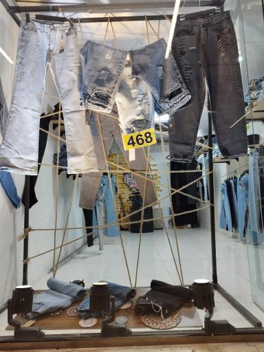 عکس فروشگاه هالف