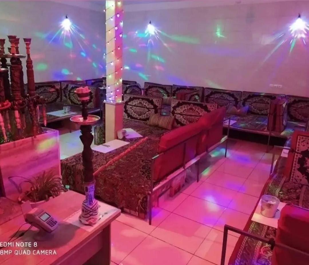 عکس چایخانه شهر شب