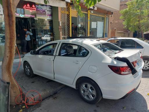 عکس شیشه اتومبیل امید شعبه 1