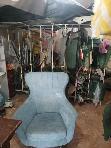 شیشه اتومبیل اصغر