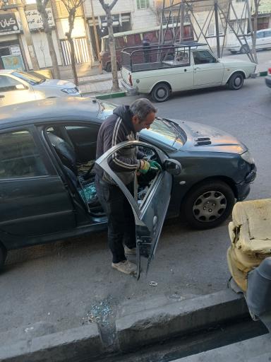 شیشه اتومبیل اصغر