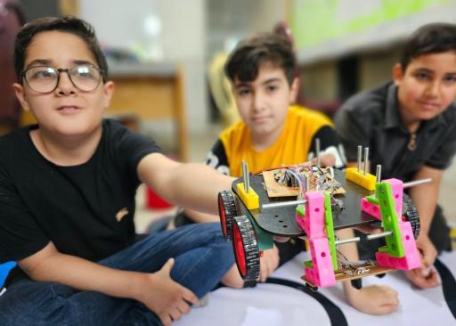 عکس باشگاه ورزش های الکترونیک و رباتیک مبتکران آینده