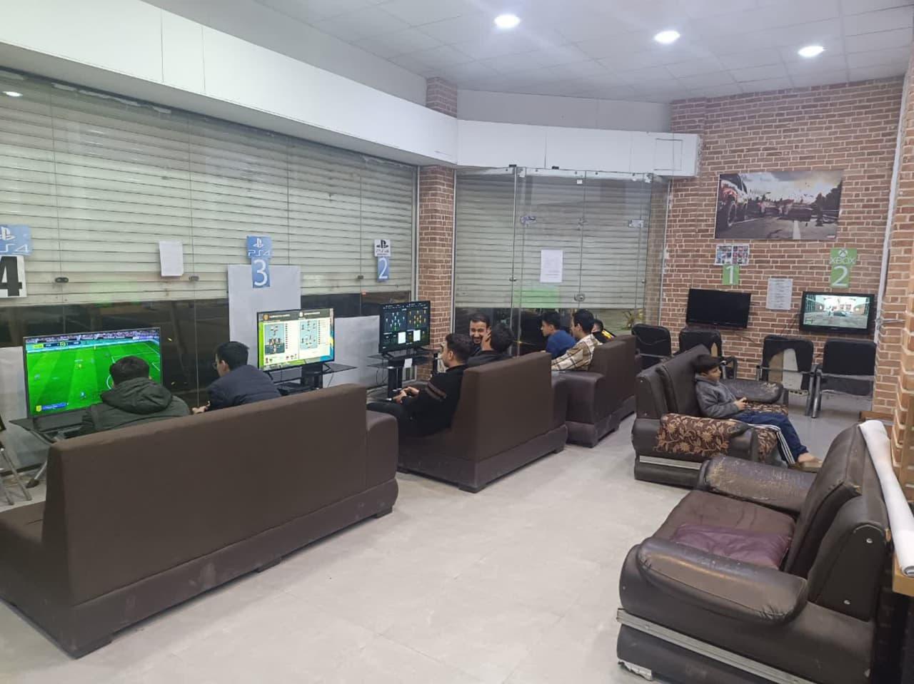 عکس کافه و مرکز بازیهای رایانه ای زامبی 