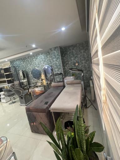 عکس سالن زیبایی شیوا