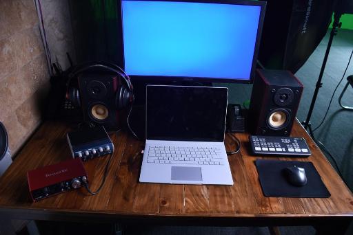 عکس استودیو حُبُک