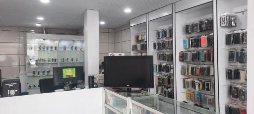 عکس فروشگاه اینترنتی کامپیوتر و موبایل لایف رایان