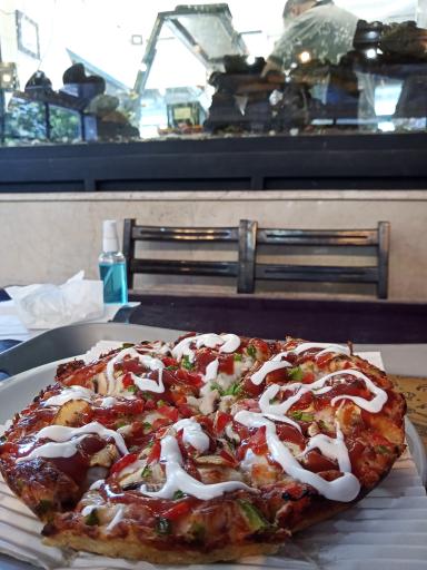 عکس پیتزا و بیرون بر تابه تا