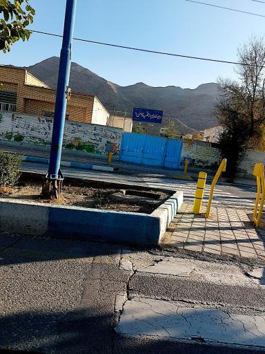 عکس دبیرستان پسرانه شهید مومنی
