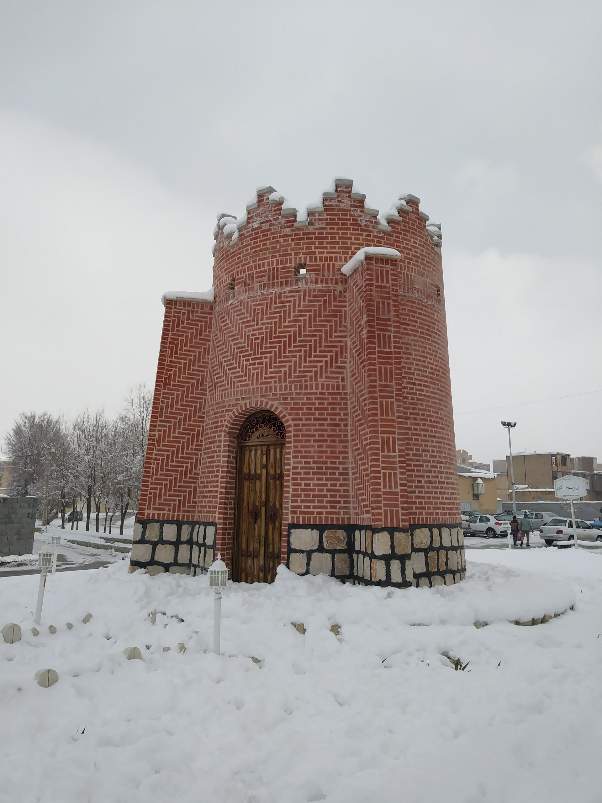 عکس  میدان قلعه نجارها (ادیب ملاذولفقار)