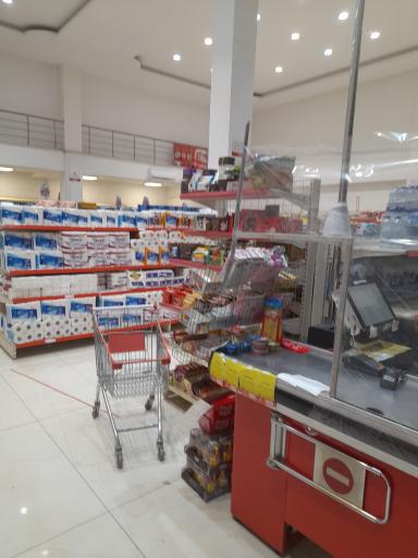 عکس فروشگاه‌ زنجیره‌ای جانبو