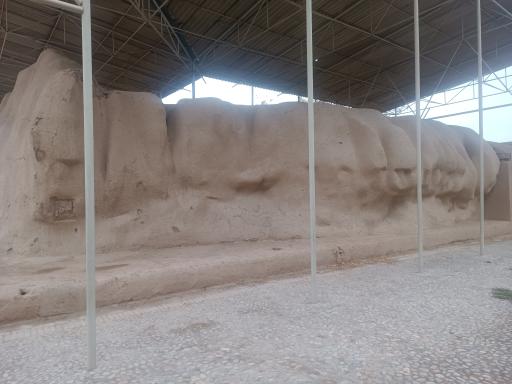 عکس دیوار تاریخی توس طابران