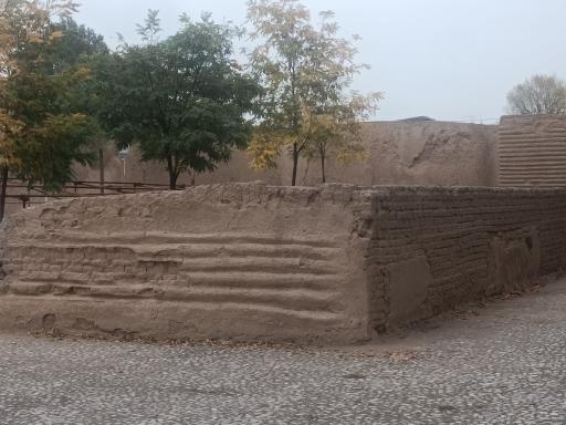 عکس دیوار تاریخی توس طابران