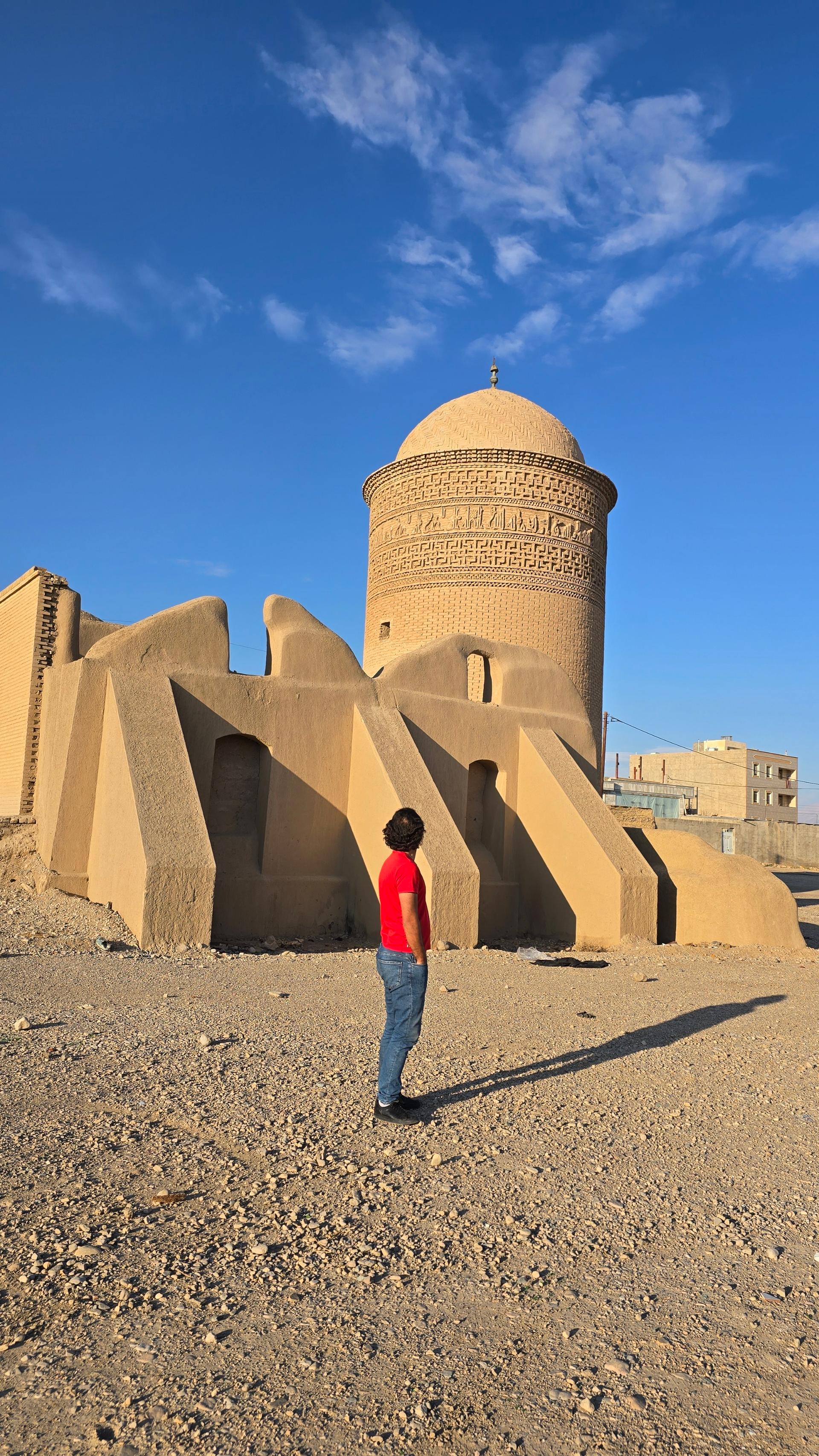 عکس گنبد پیر علمدار