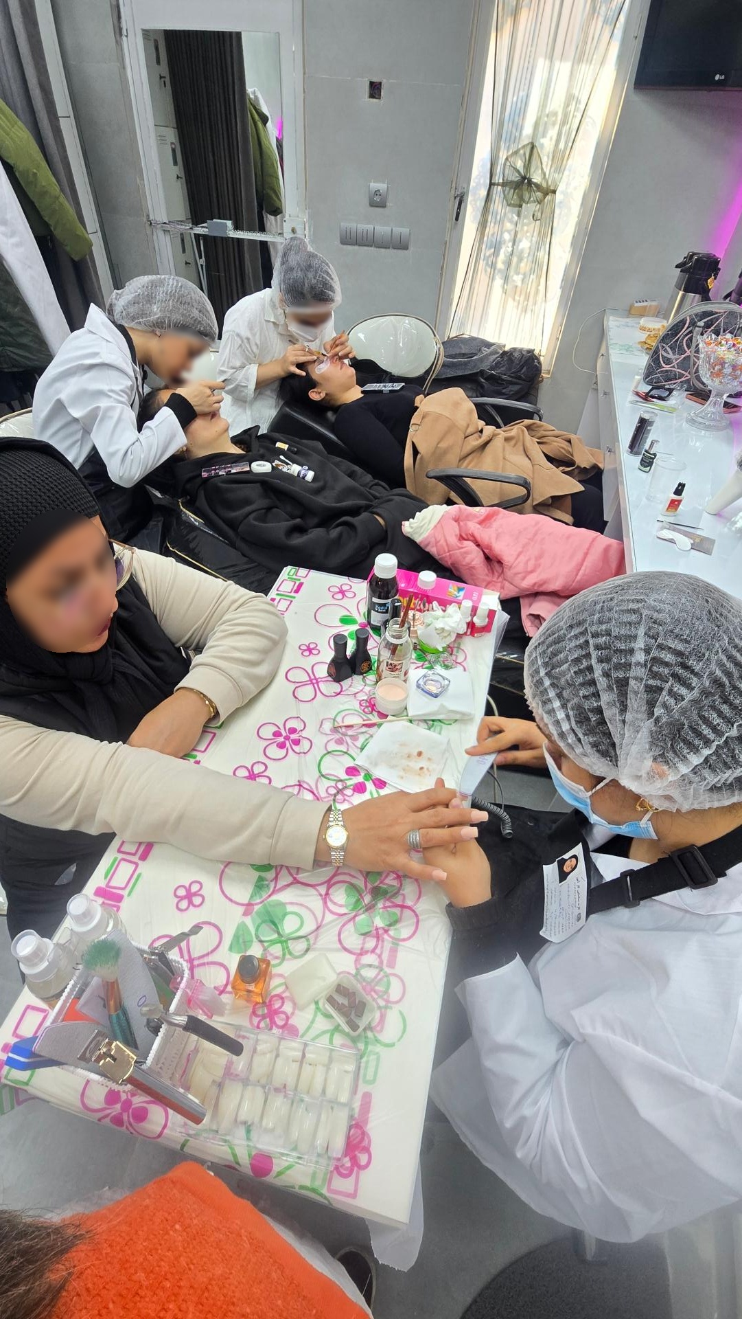 عکس سالن زیبایی و آموزشگاه فائزه خسروی