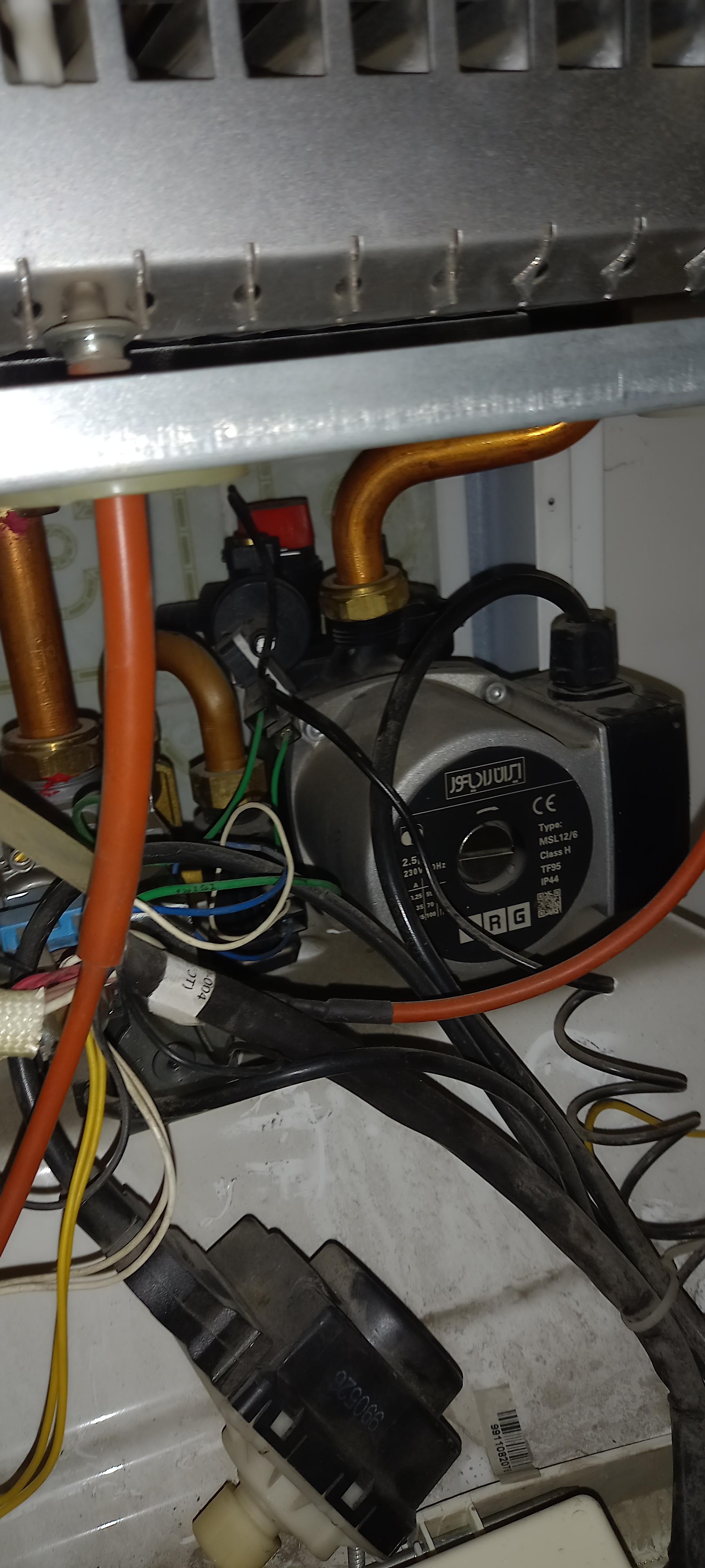 عکس تاسیسات و تعمیرات لوازم خانگی