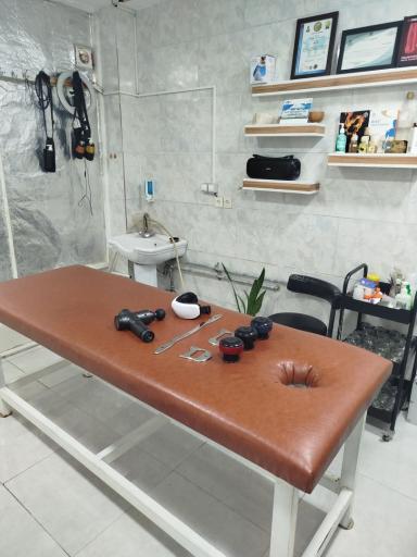 عکس ماساژ و حجامت رزاقی