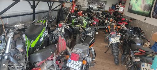 عکس تعمیرگاه موتورسیکلت کوهستان