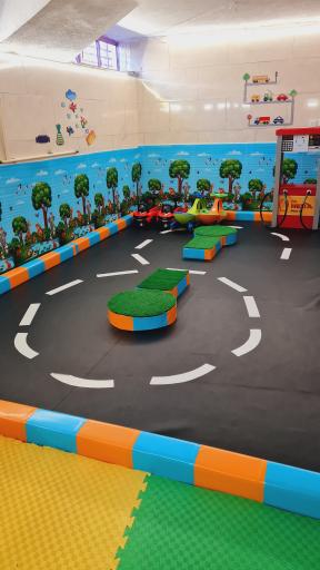 عکس خانه بازی کلبه آبنباتی