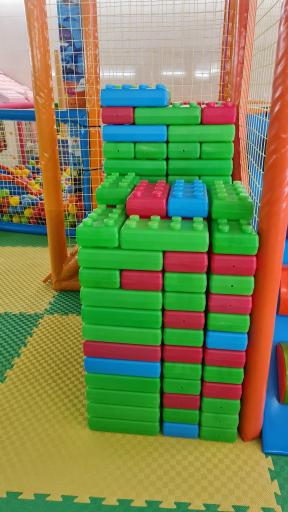 عکس خانه بازی کلبه آبنباتی